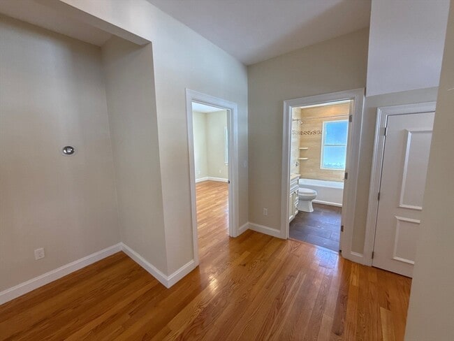 Building Photo - 14 Chapel St