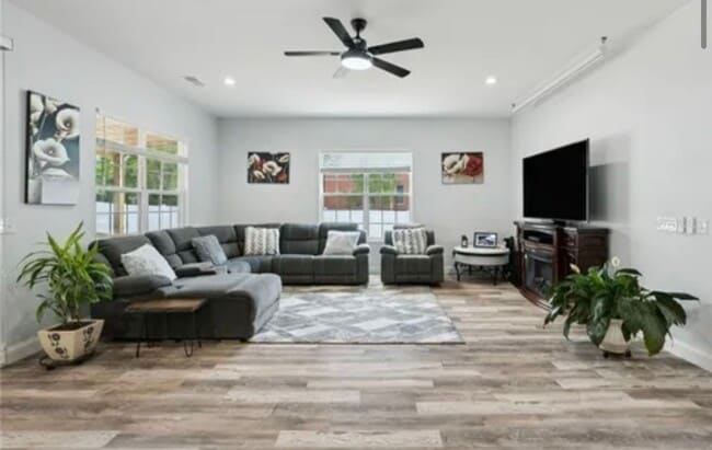 Building Photo - Very Spacious, Almost New 3/2.5 Available Now