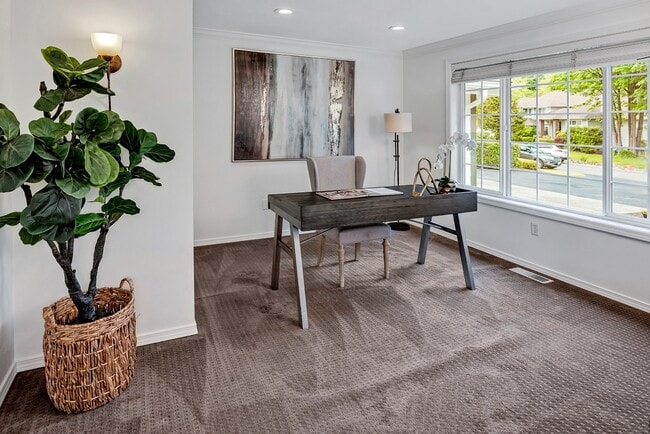 Building Photo - Luxurious 4-Bedroom Family Home Minutes Aw...