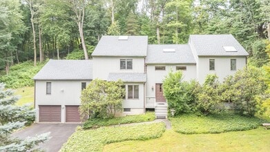 Building Photo - Beautiful Contemporary 3 Bedroom Home