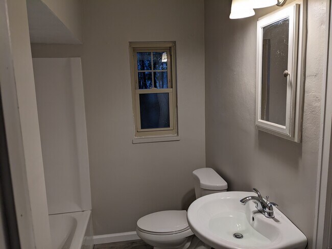 Building Photo - 832 Greenmount Blvd