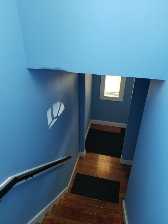 Building Photo - 593 Park St