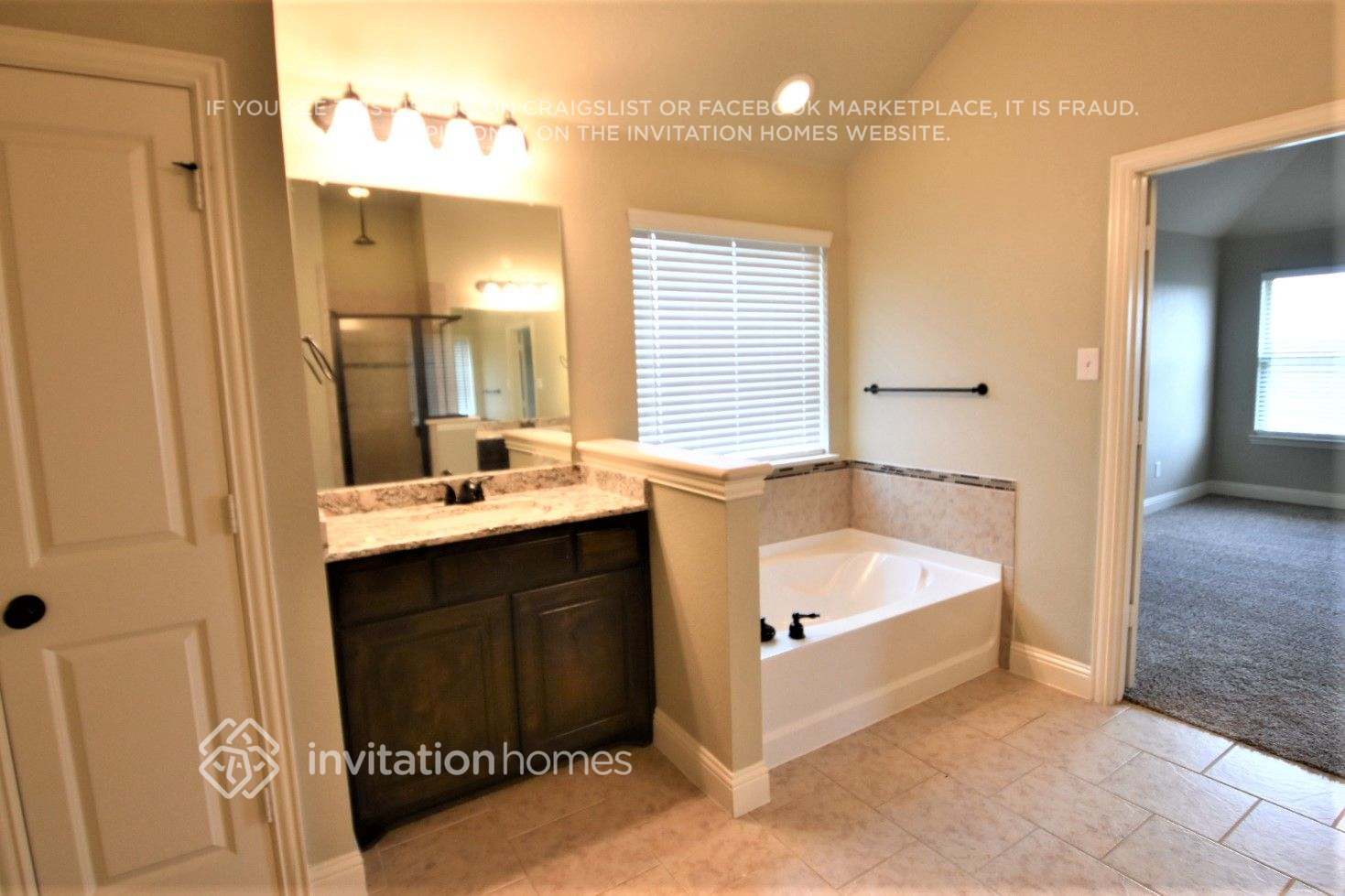 Building Photo - 5629 Park View Dr
