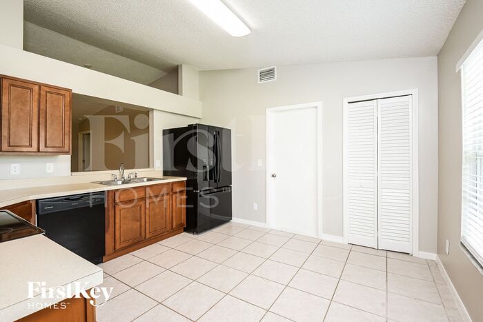 Building Photo - 6363 Brack St