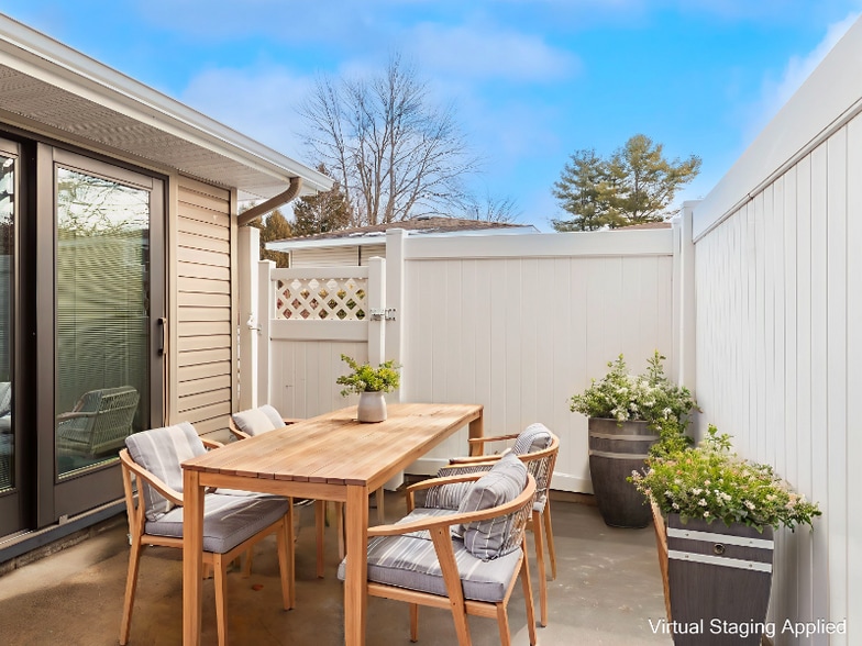 Building Photo - 43 Commons Dr