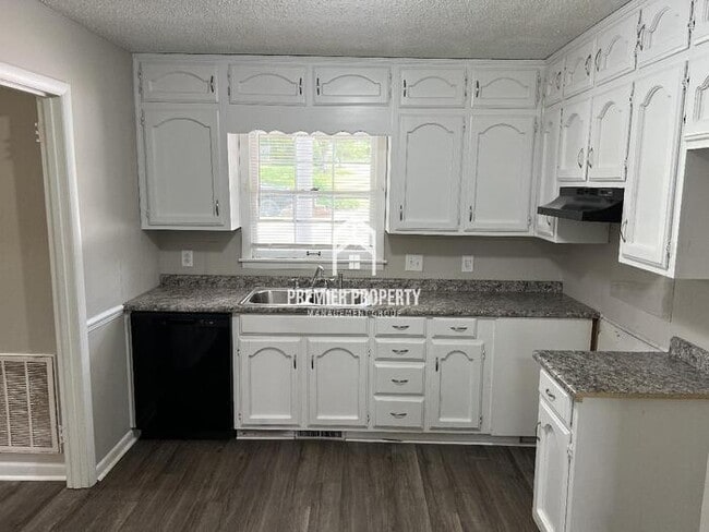 Building Photo - 6119 Rickwood Dr NW