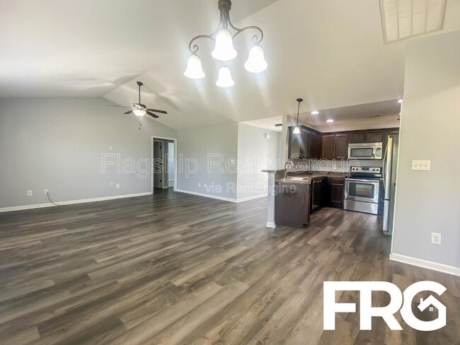 Building Photo - 200 Willow Pond Dr