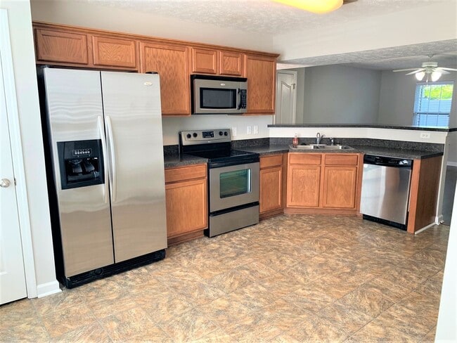 Building Photo - Two bedroom townhome for rent!