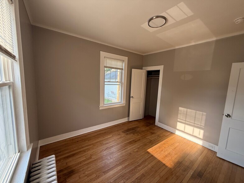 Building Photo - 102 Thomaston St