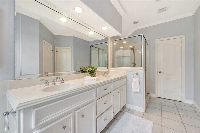 Building Photo - 2421 Baycrest Dr