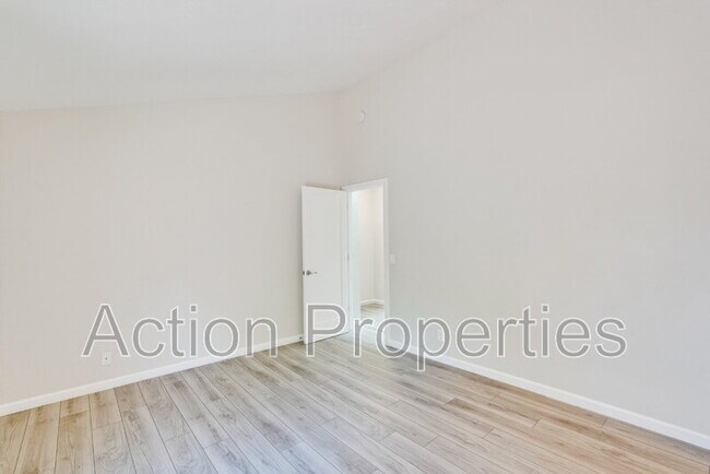 Building Photo - 2091 San Luis Ave