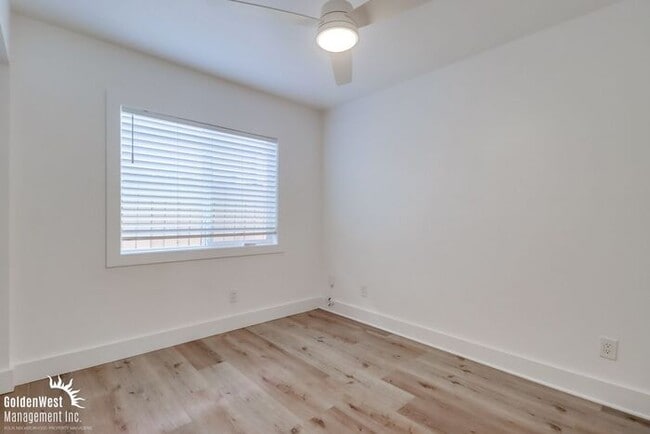 Building Photo - Modern 2Bdm 1Ba Apartment in the Azalea Pa...