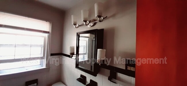 Building Photo - 1215 East Dr