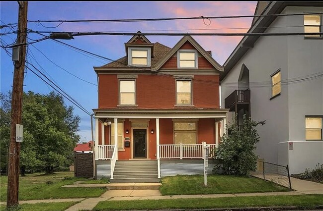 Building Photo - 310 N Linden Ave