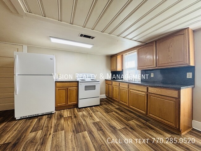 Building Photo - 240 Clem Lowell Rd