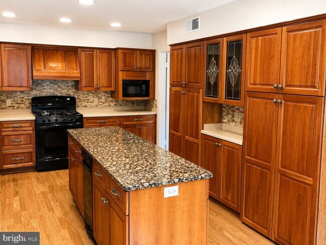 Building Photo - 7327 Yates Ct