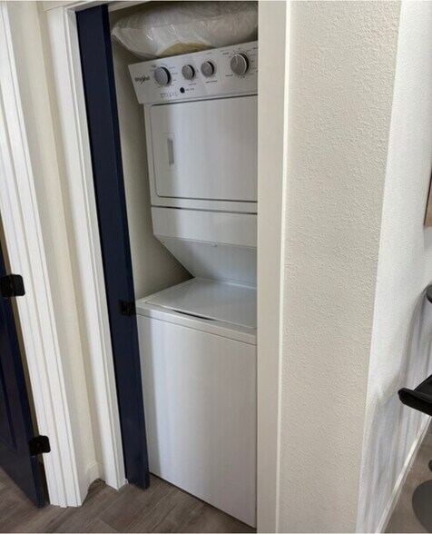 Building Photo - 18 Pine Dr