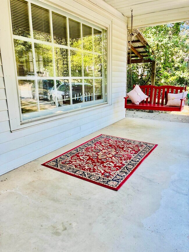 Building Photo - 404 N Jackson St