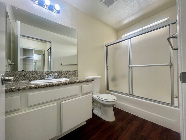 Building Photo - BELLA APARTMENTS: Beautiful 2 Bed - 2 Bath