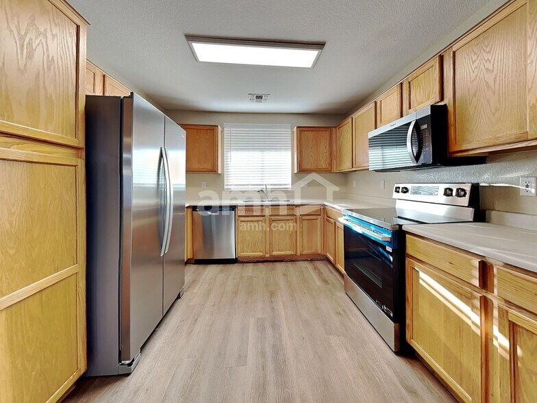 Building Photo - 2605 S Devonna Ln