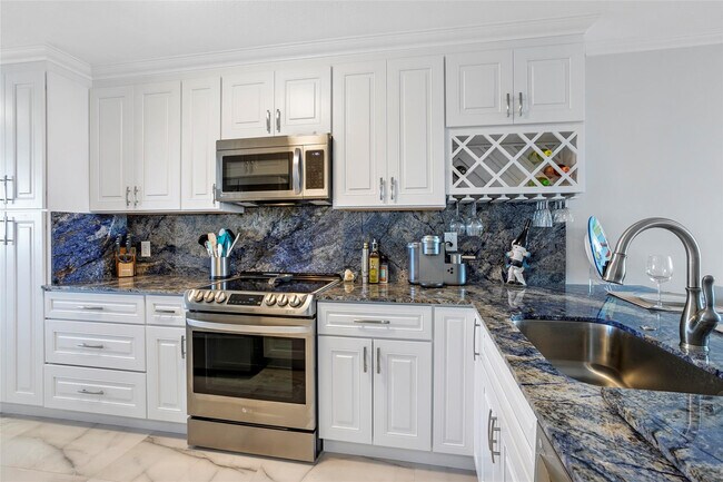 Building Photo - 5167 N Hwy A1A