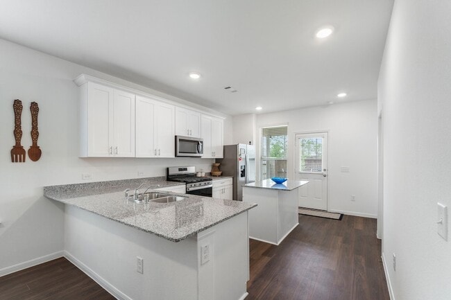 Building Photo - 14483 Cedar Ledge Ln