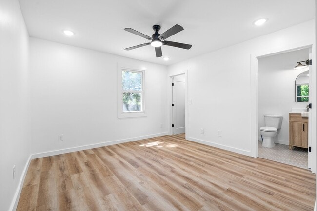 Building Photo - Fantastic Fully-Renovated Home in Kingston...