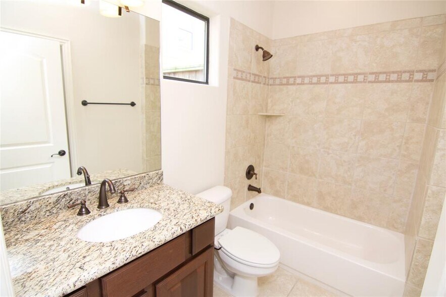 Building Photo - 6353 Richmond Ave