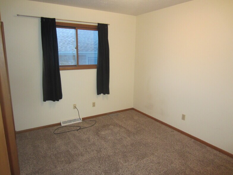 Building Photo - 2436 Grovewood Ave