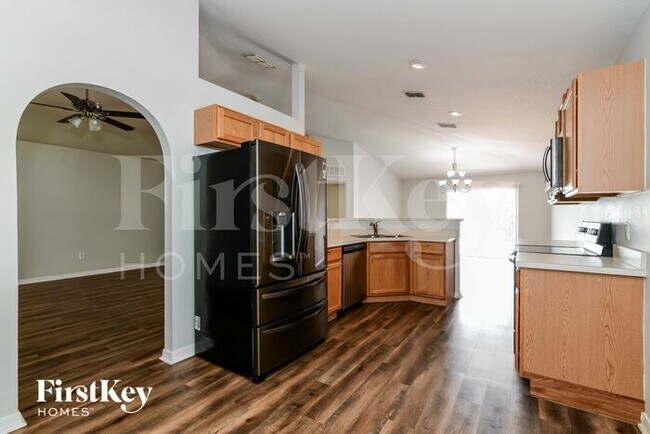 Building Photo - 5521 Sycamore Canyon Dr