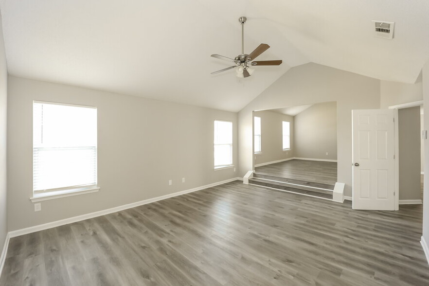 Building Photo - 265 Redding Ridge