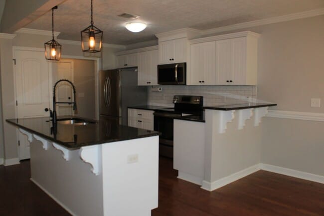 Building Photo - 7105 Summerton Dr