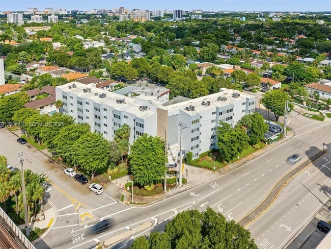 Building Photo - 2690 SW 22nd Ave