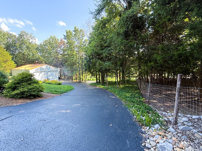 Building Photo - 159 Briggs Hill Rd