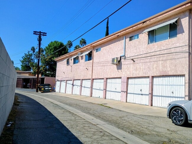 Building Photo - 6520 Shirley Ave