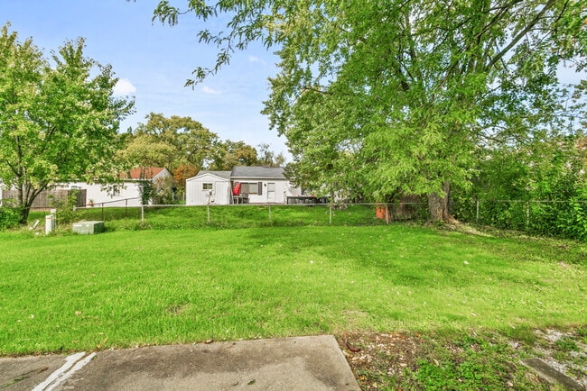 Building Photo - 4328 Greenbrier Ln