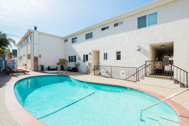 Building Photo - 2721 2nd St