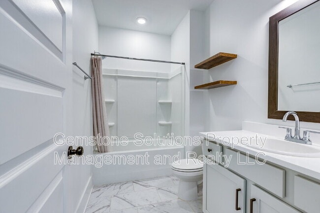 Building Photo - 7284 Ludlow Dr