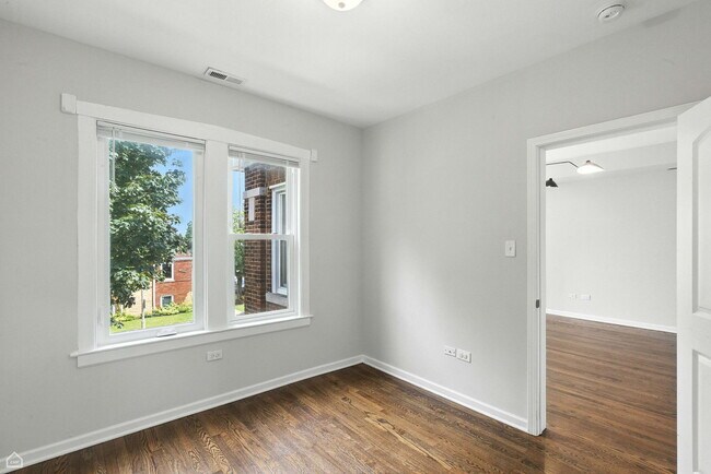 Building Photo - 1648 East Ave