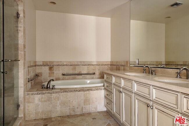 Building Photo - 137 S Spalding Dr