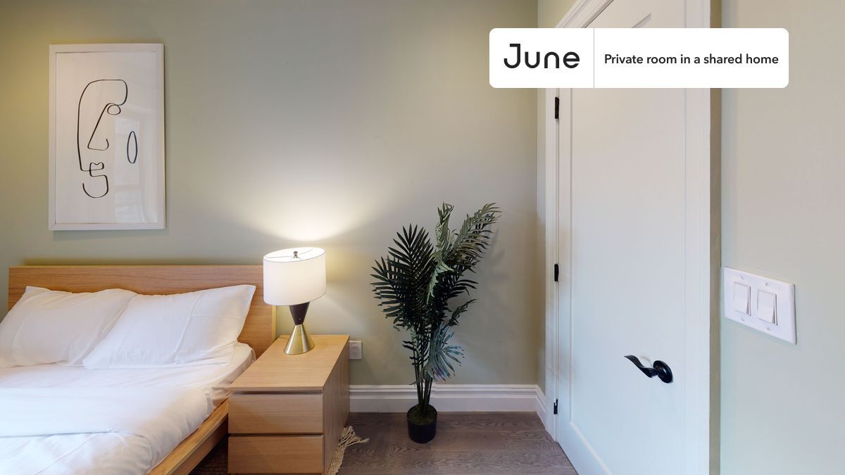 Building Photo - Private bedroom in 3 bed/1 bath Home
