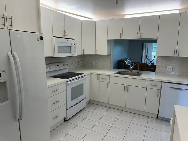 Building Photo - 901 SW 128th Terrace