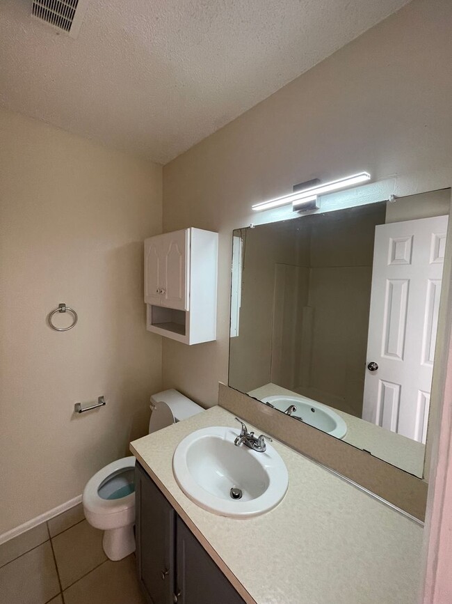 Building Photo - 964 Winter Garden Dr