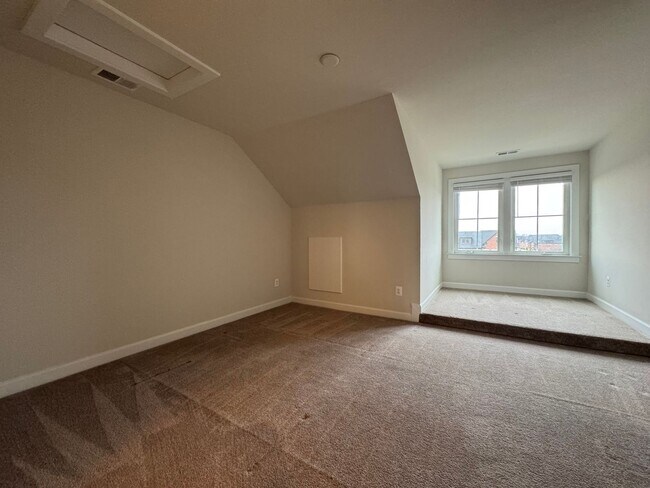 Building Photo - Stunning 4 Level 4 Bed 3/2 Bath Home With Balcony And Deck In Westmoore At Moorefield