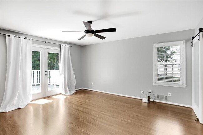 Building Photo - 455 Persimmon Ln