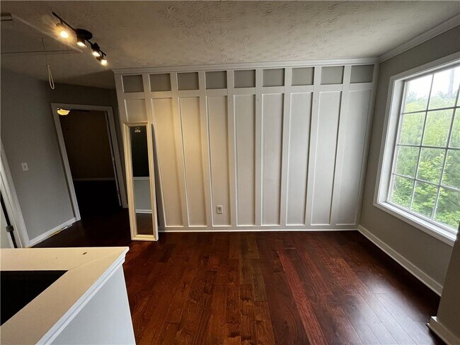 Building Photo - 2258 St Albans Pl