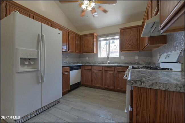 Building Photo - 129 Torrey Pines Dr