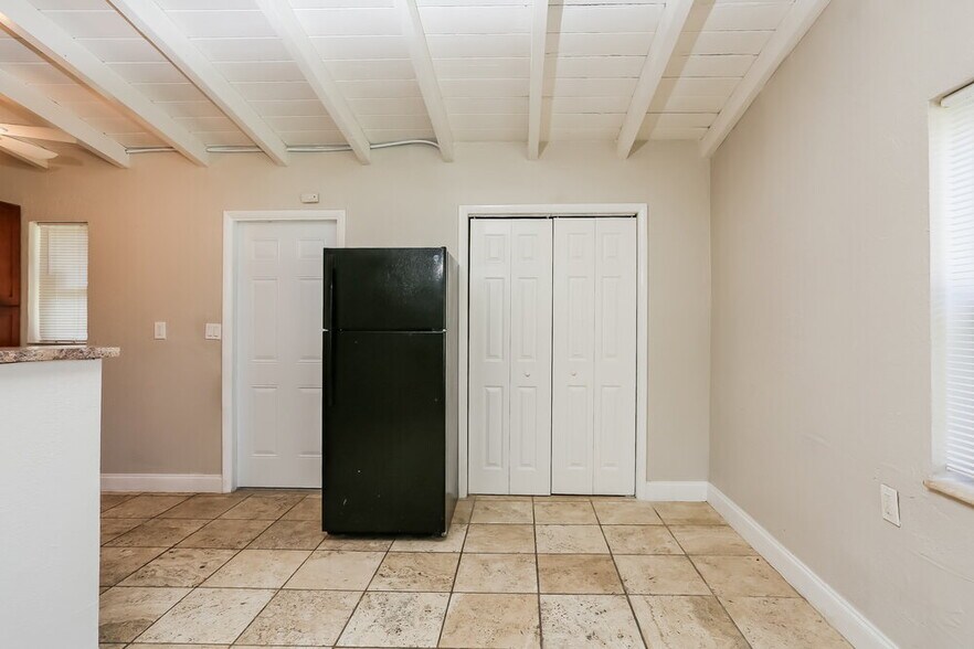 Building Photo - 1616 NW 16th St