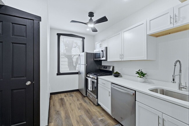 Building Photo - 131 E 72nd St