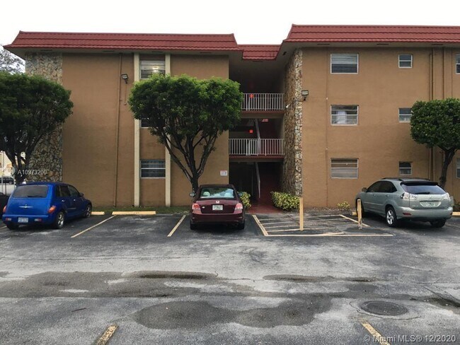 Building Photo - 4655 Palm Ave